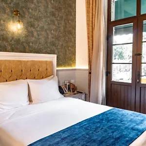 Voco Royalty Downtown Hotel