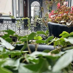 Leonora Hostal